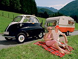 Florian Fritsch und Freundin Miriam Fuß und ihr BMW Isetta